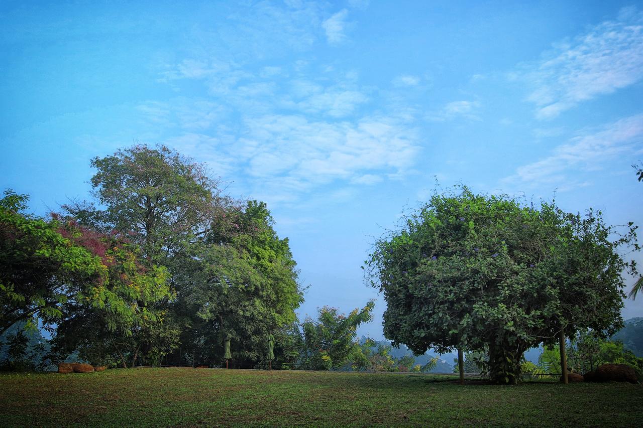 Kings Pavilion Luxury Hotel Kandy Bagian luar foto