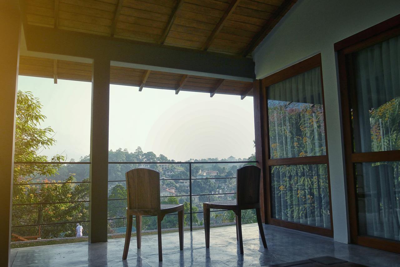 Kings Pavilion Luxury Hotel Kandy Bagian luar foto