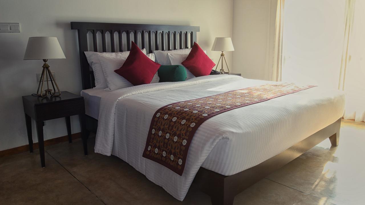 Kings Pavilion Luxury Hotel Kandy Bagian luar foto