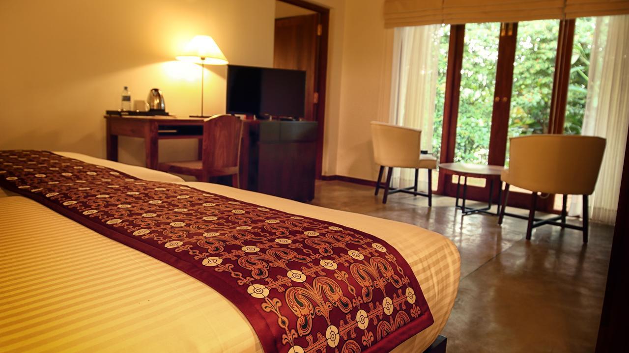Kings Pavilion Luxury Hotel Kandy Bagian luar foto
