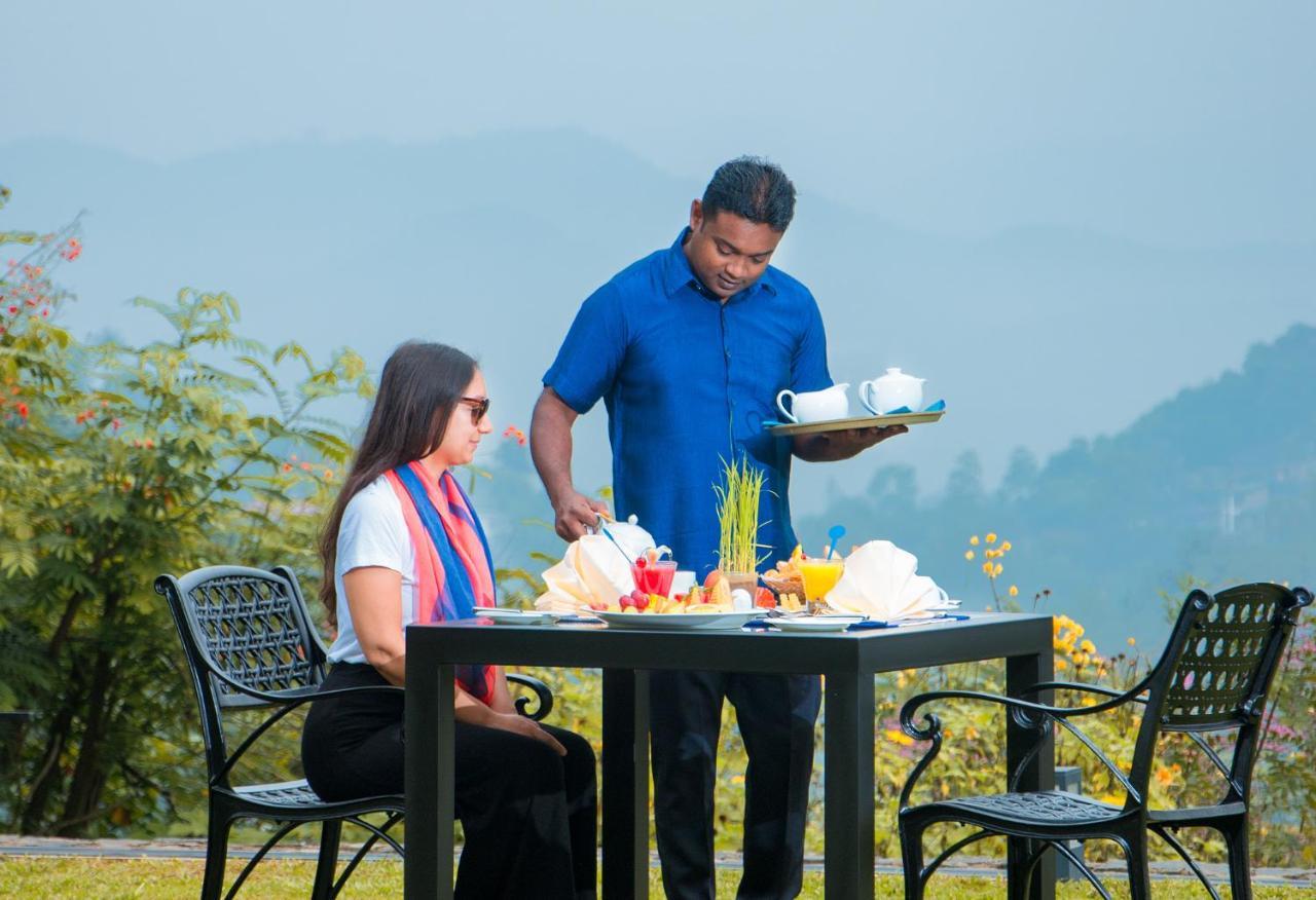 Kings Pavilion Luxury Hotel Kandy Bagian luar foto
