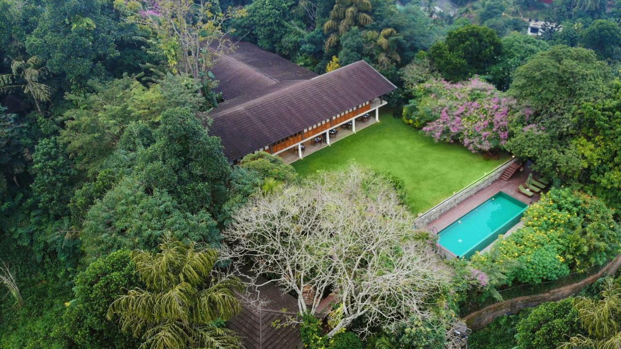Kings Pavilion Luxury Hotel Kandy Bagian luar foto
