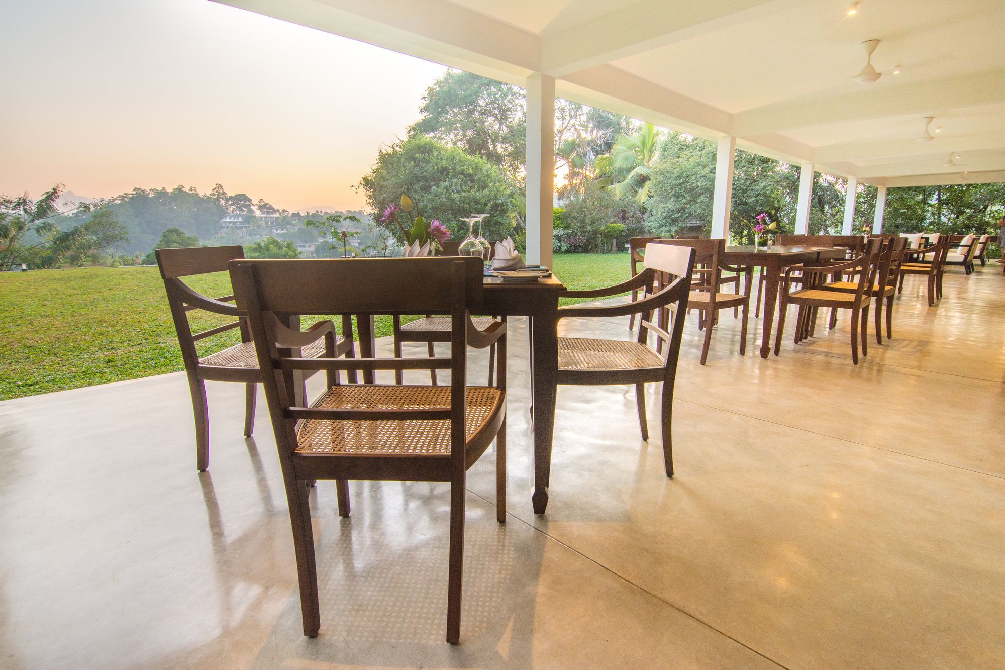 Kings Pavilion Luxury Hotel Kandy Bagian luar foto